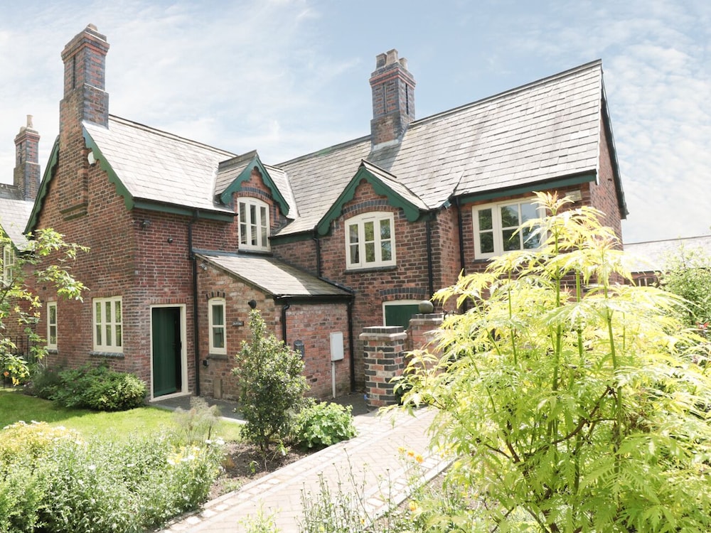 Just A Cottage Newlands Farm 10332210 — Alfreton