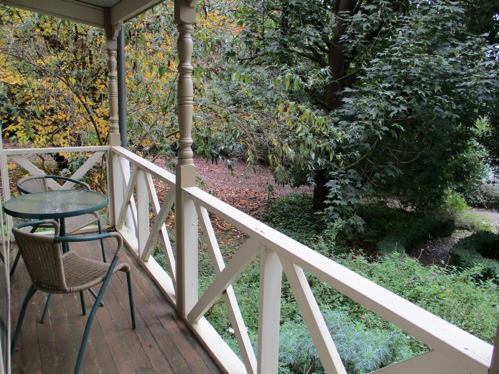 Dandenong Ranges Cottages — 4-Star Luxury Hotel in The Patch, Australia