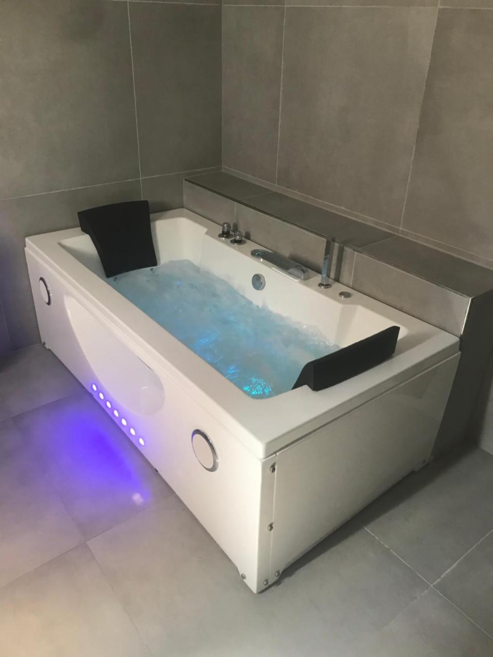 Apartmán 3KK 80 m2 s vířivkou a saunou — 4-Star Luxury Hotel in Jihlava, Czech Republic