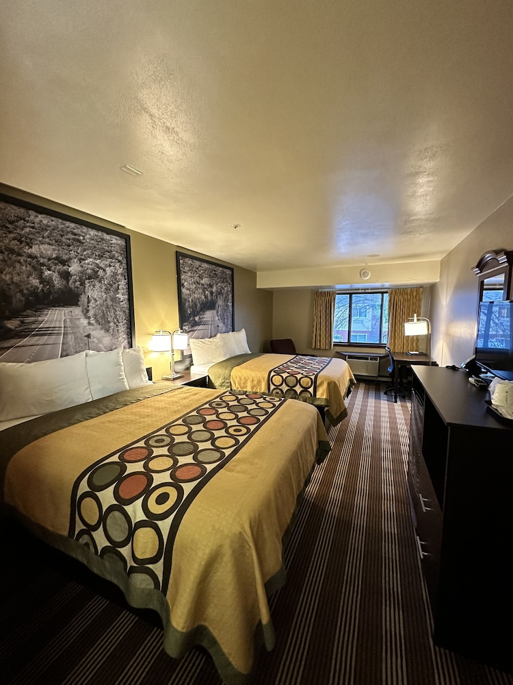 Super 8 by Wyndham Eau Claire WI - photo 8