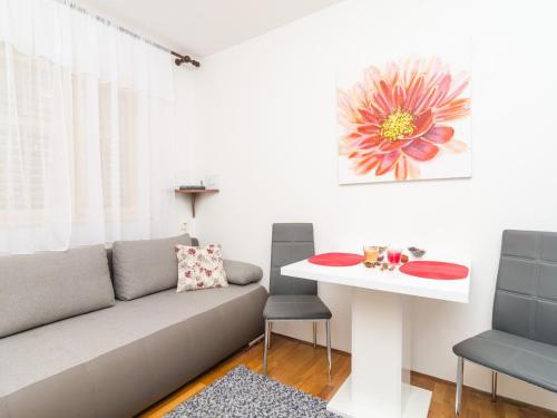 Apartment Adea One Bedroom Apartment with Terrace
