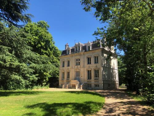 Le Clos du Cedre in Saint-Ouen, France