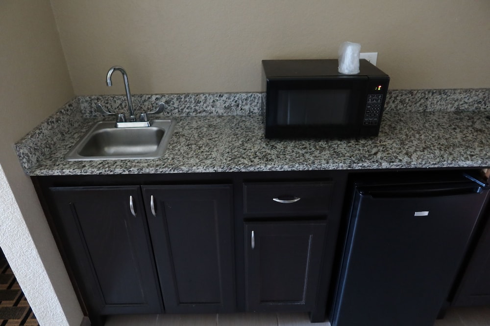 West Worth Inn and Suites - photo 14