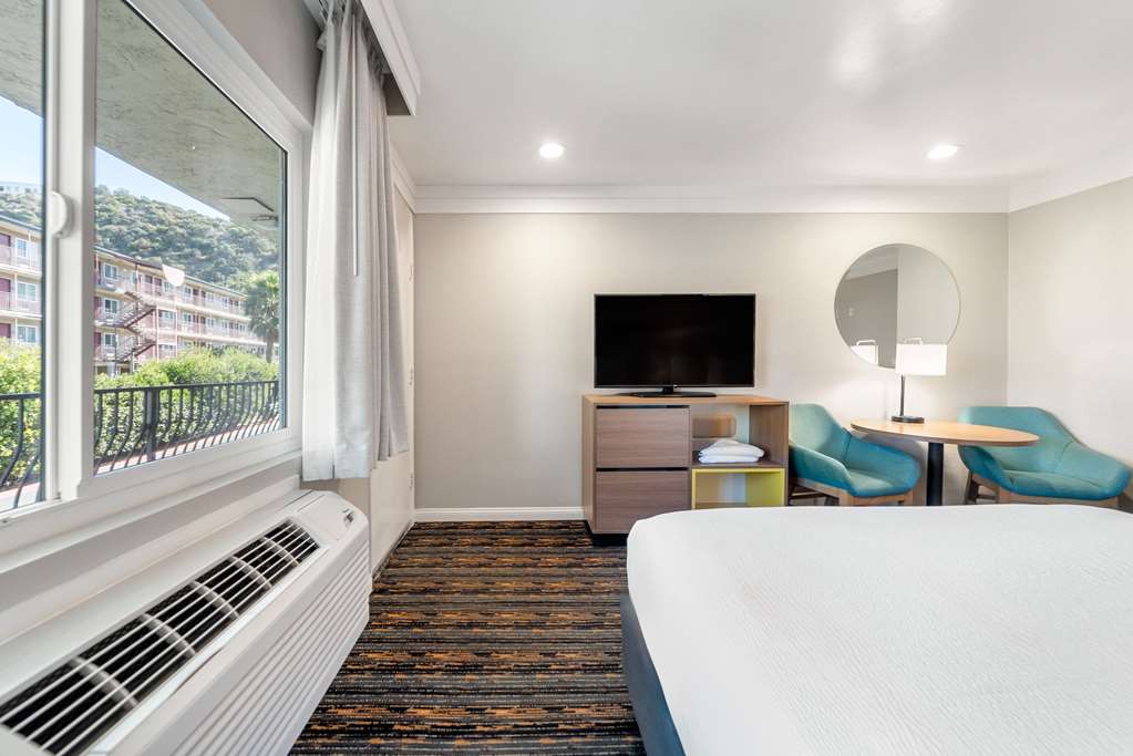 Days Inn by Wyndham San Diego Hotel Circle - photo 32