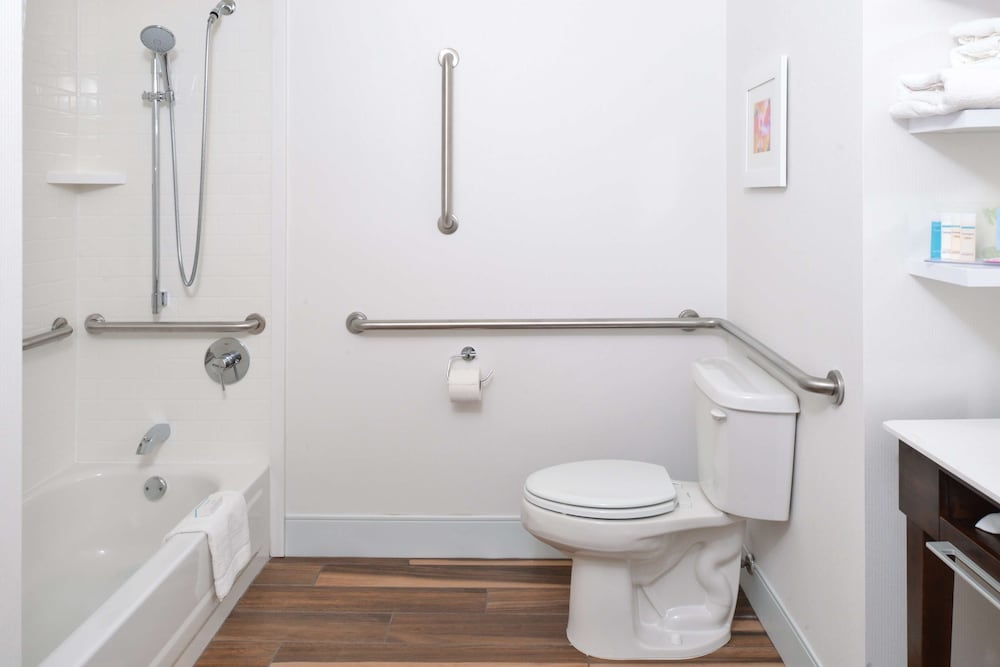 Hampton Inn Carbondale - photo 20