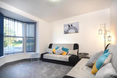 8 Beds Work & Family Stay Free Parking — 4-Star Luxury Hotel in Southampton, United Kingdom