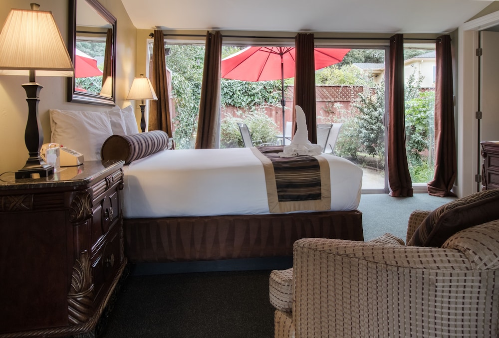 Monterey Peninsula Inn - photo 8