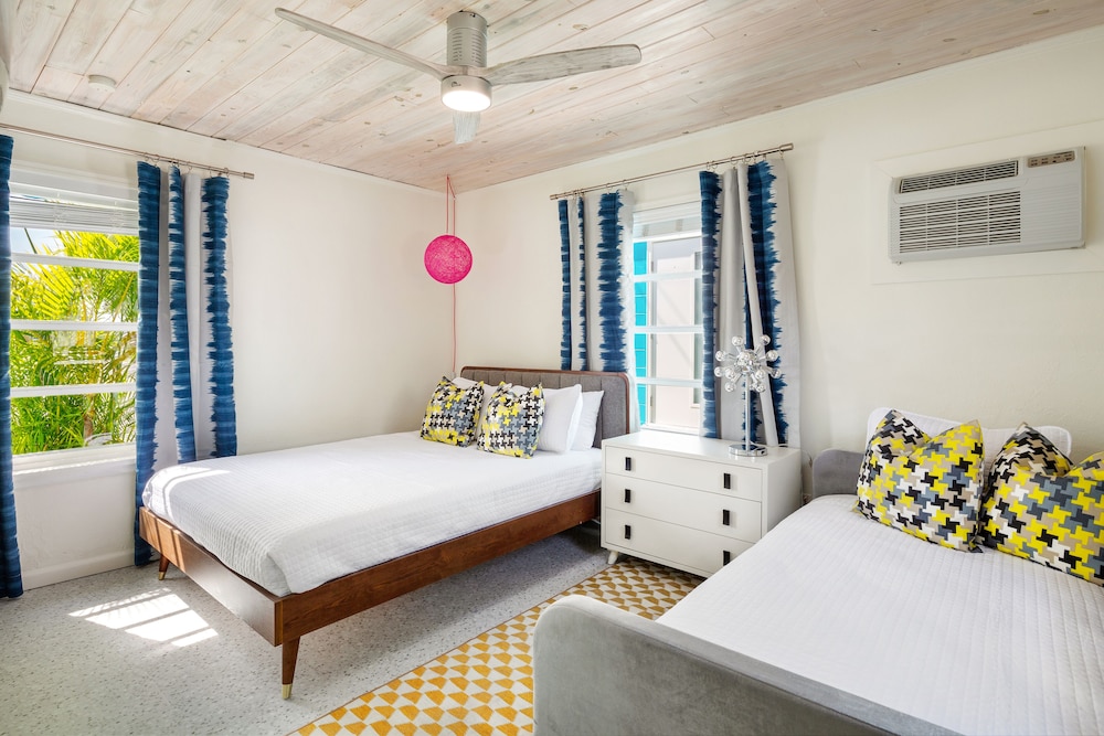 Sunset Inn & Cottages - photo 10