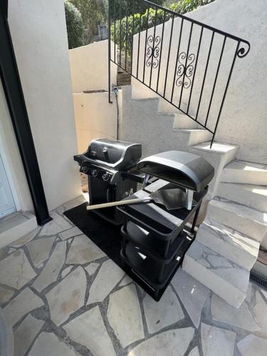 Fantastic villa in the bay of Cannes 5 minutes from the beach with heated private pool — 4-Star Luxury Hotel in Mandelieu-La-Napoule, France