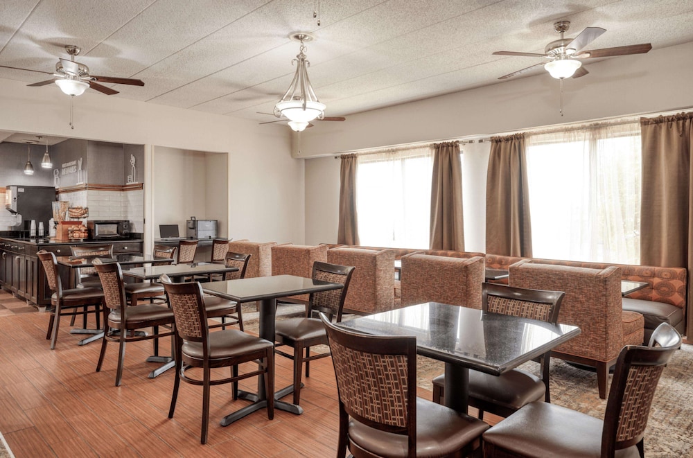 Hampton Inn Washington Court House - photo 6