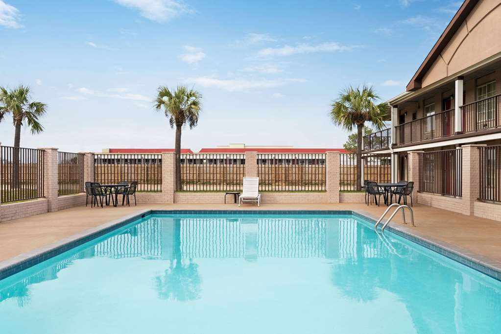 Super 8 by Wyndham Gulfport Airport NW Near Biloxi - photo 9