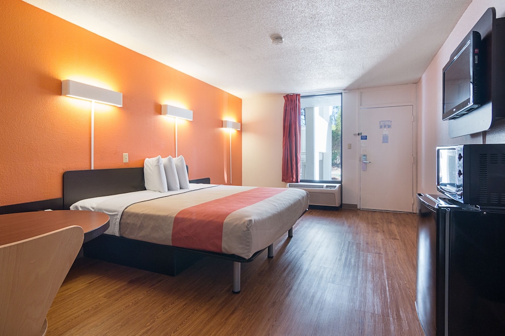 Motel 6 Newnan GA - photo 10