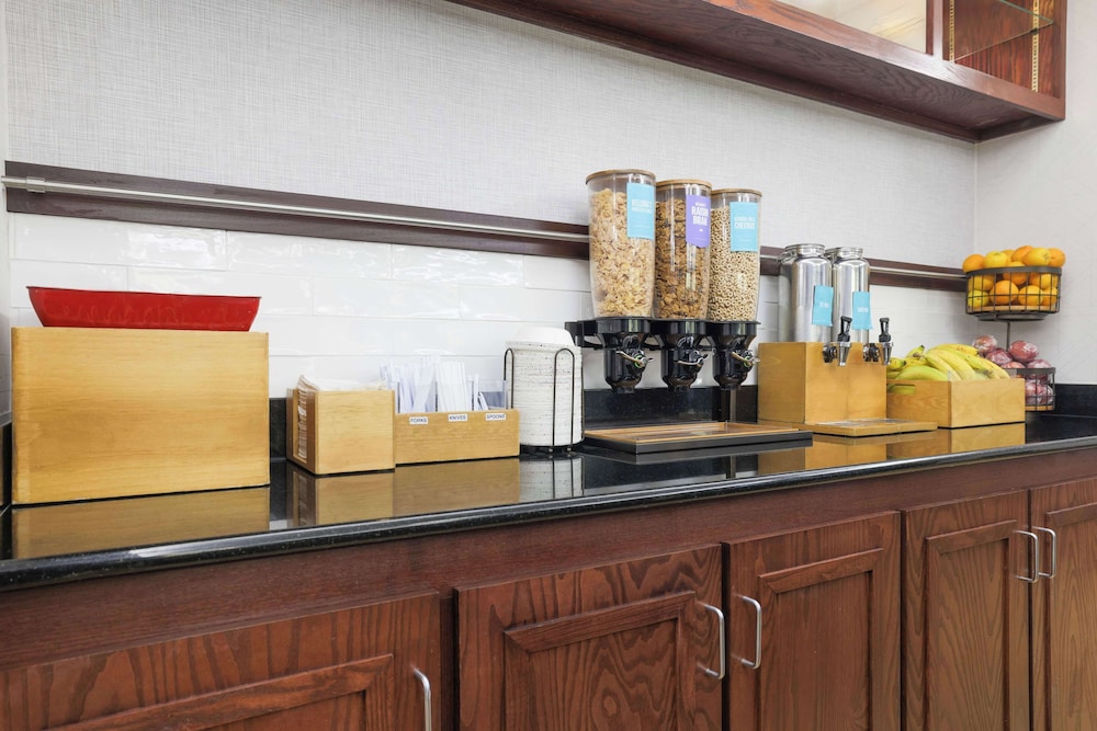Hampton Inn Raleigh Garner - photo 28