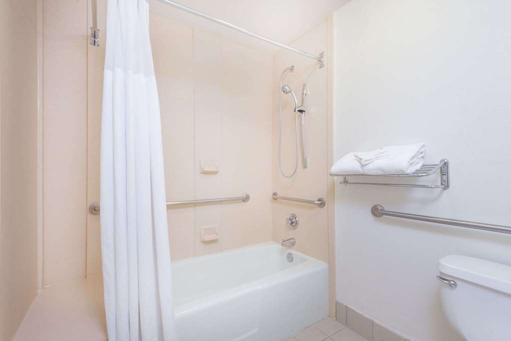 Wyndham Garden Wichita Downtown - photo 11
