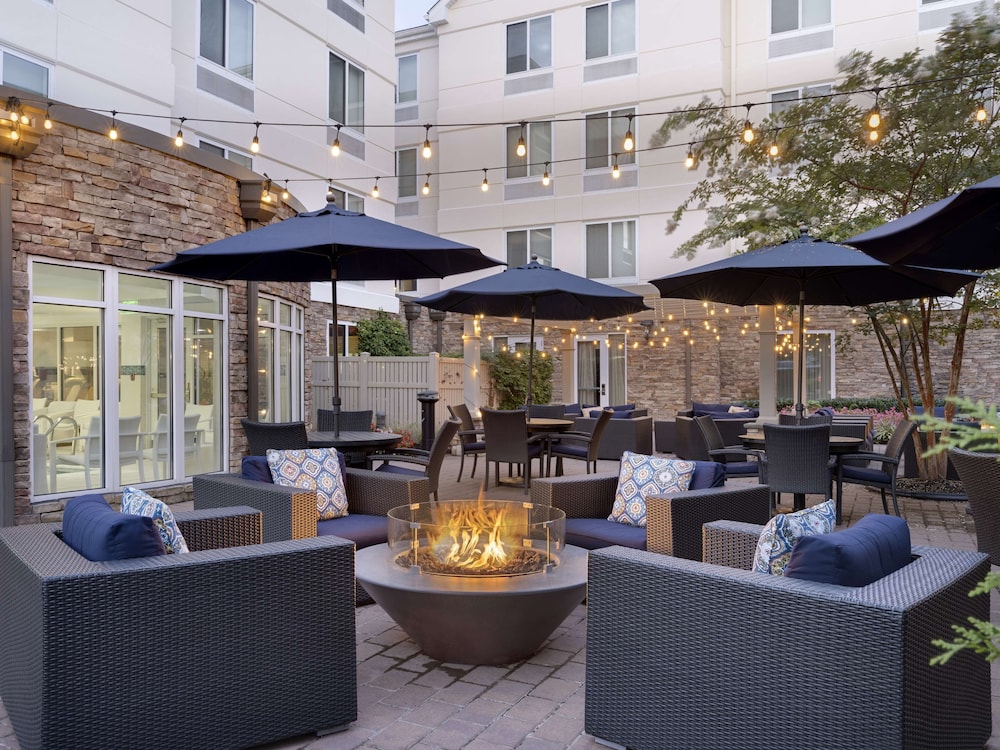 Hilton Garden Inn Melville - photo 42
