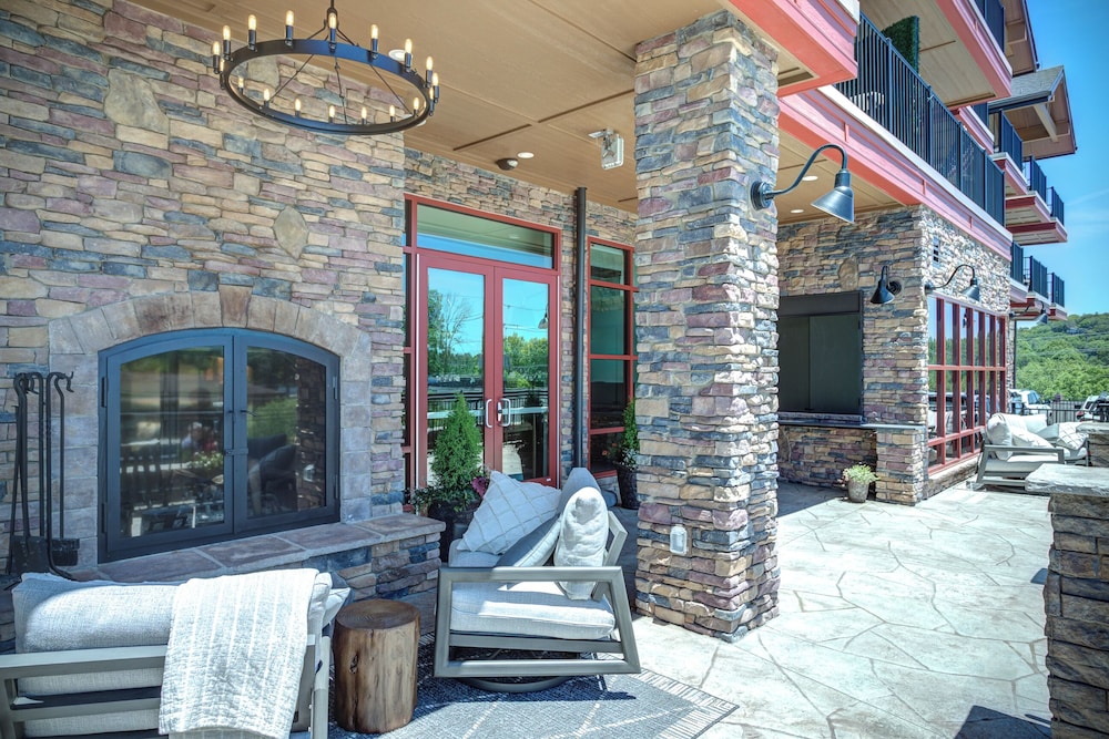 The Embers Hotel - photo 103