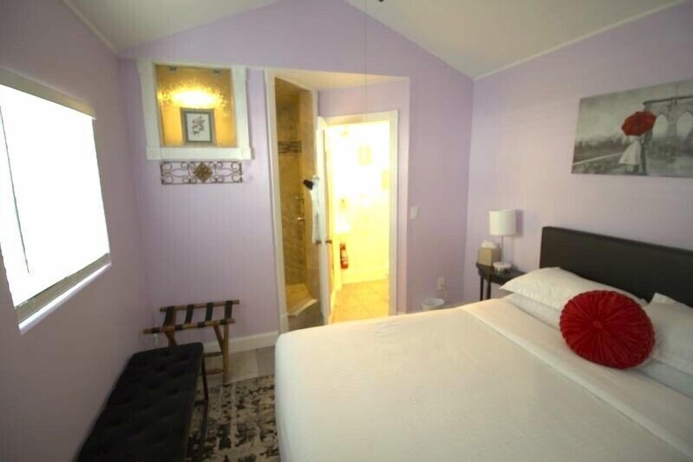 Inn on Charlotte Boutique Hotel - photo 29