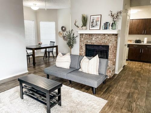 Charming Stay with Pool and Dedicated Workspace — 4-Star Luxury Hotel in Corpus Christi, United States