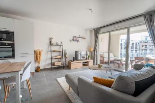 Superb Apartment Downtown Aix en Provence — 4-Star Luxury Hotel in Aix-En-Provence, France