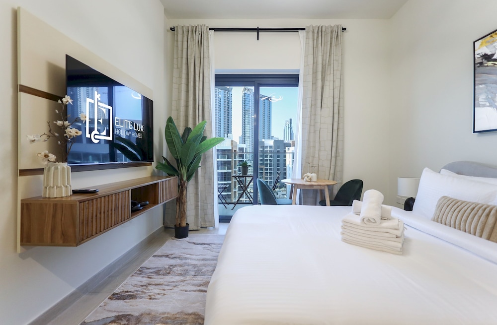 Elite LUX Holiday Homes Contemporary Comfort Studio in Azizi Riviera — 4-Star Luxury Hotel in Dubai, United Arab Emirates