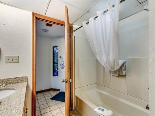 Magnificent Views from this 15th Floor 1BR 1BA - photo 21