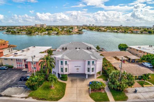 Amadeus 10 in Saint Pete Beach, United States