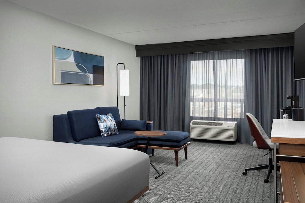 Courtyard by Marriott Bloomington - photo 14