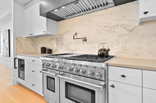 Slopeside Modern - carbon neutral hotel in Bridgeport