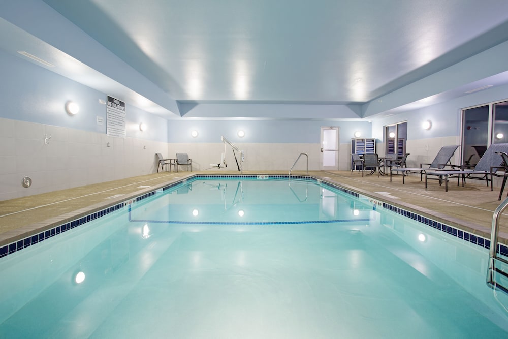 Holiday Inn Express and Suites Lincoln I 80 by IHG - photo 22