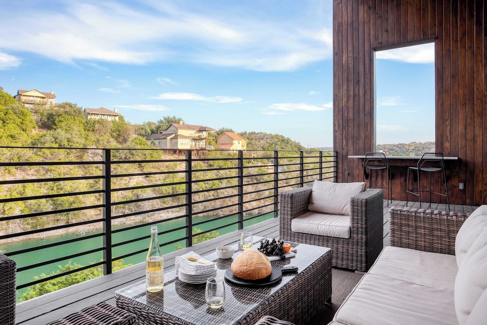 Barton by Avantstay Lake Views w Hot Tub Pool & Ping Pong - photo 26