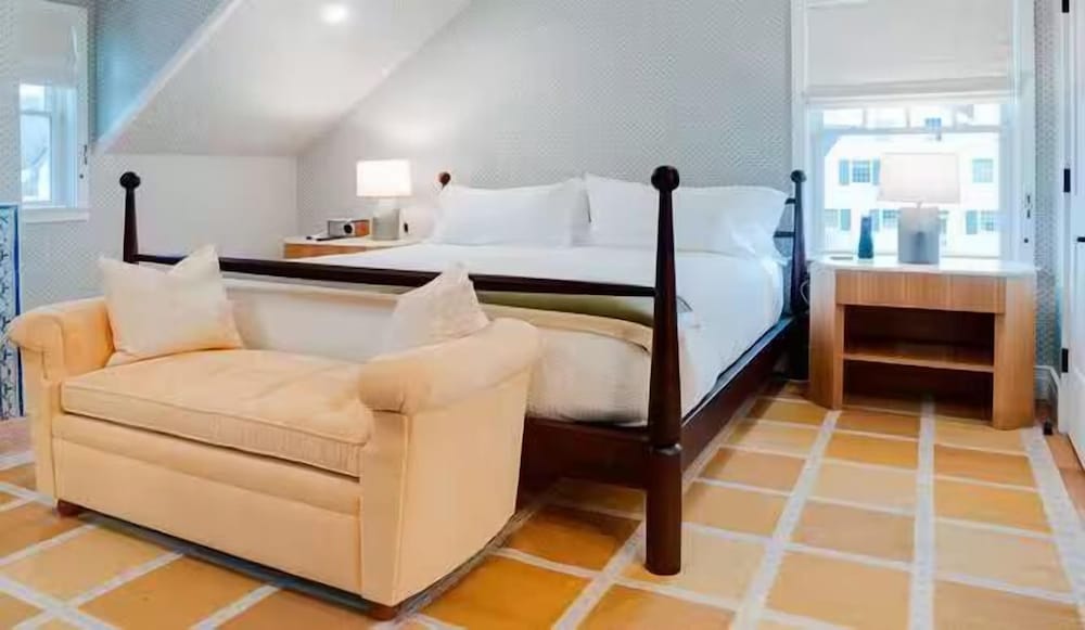 Canoe Place Inn and Cottages - photo 21