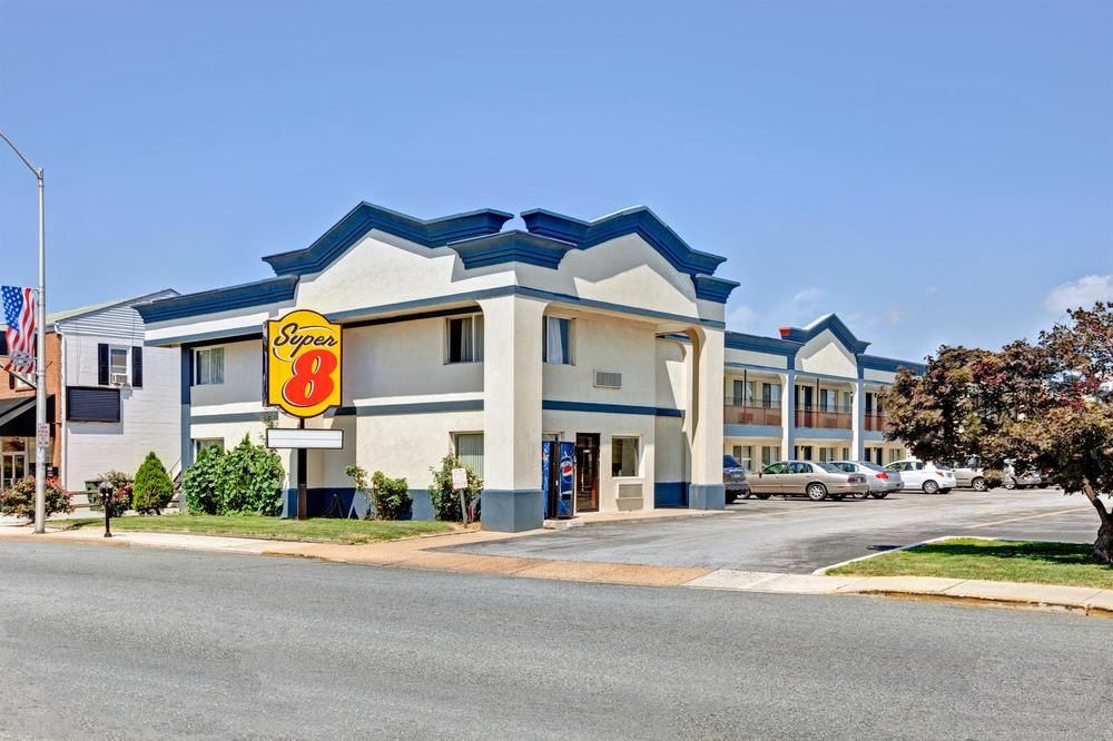 Super 8 by Wyndham Newark DE in Newark, United States