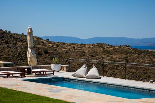 White Stone Villa — 4-Star Luxury Hotel in Marathonas, Greece