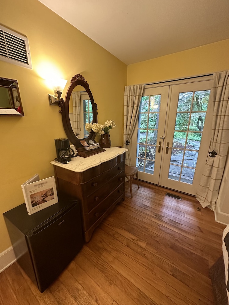 Buttermilk Falls Inn - photo 14