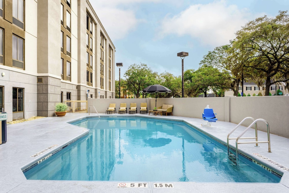 Hampton Inn Jacksonville Downtown I 95 - photo 25