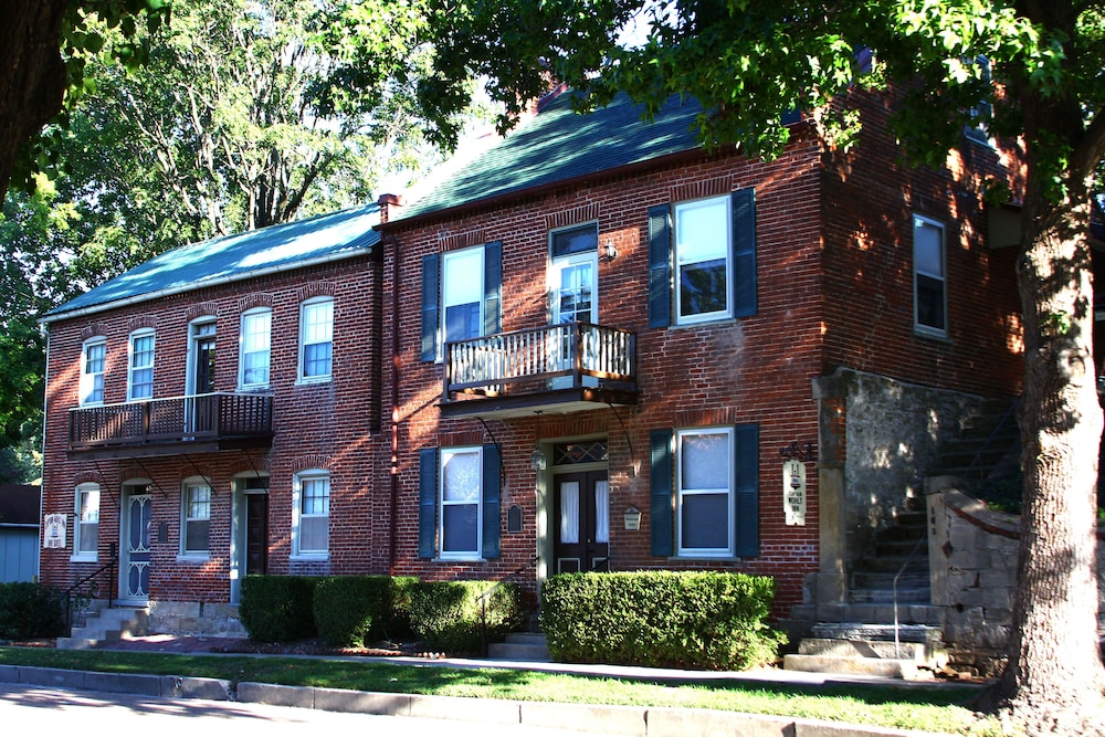 Captain Wohlt Inn Bed & Breakfast - photo 97
