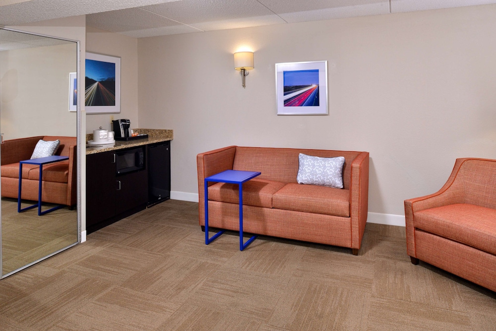 Hampton Inn Henderson - photo 20