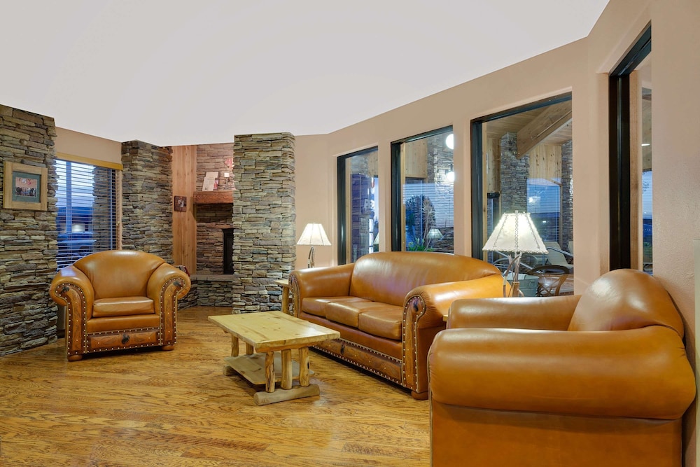 Baymont by Wyndham Pinedale - photo 2