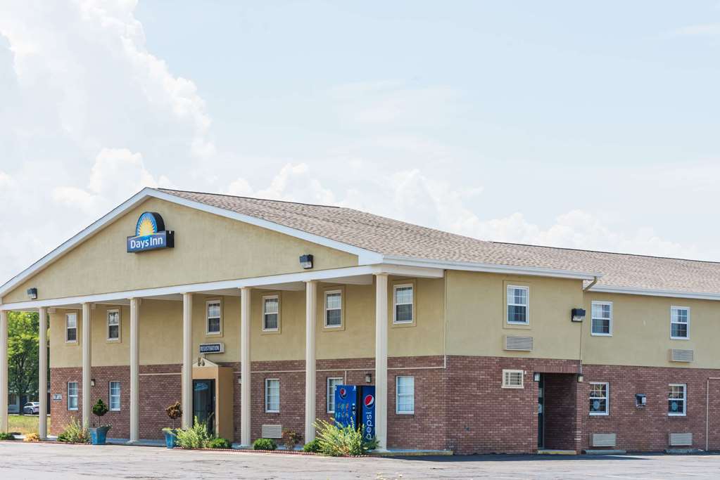 Days Inn by Wyndham Amherst in Amherst, United States