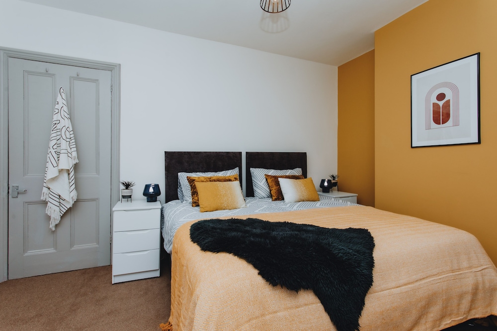 Brand New Townhouse In Rugby — 4-Star Luxury Hotel in Rugby, United Kingdom