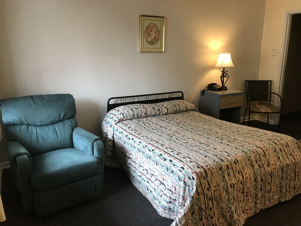 Colonial Hotel Motel - photo 6