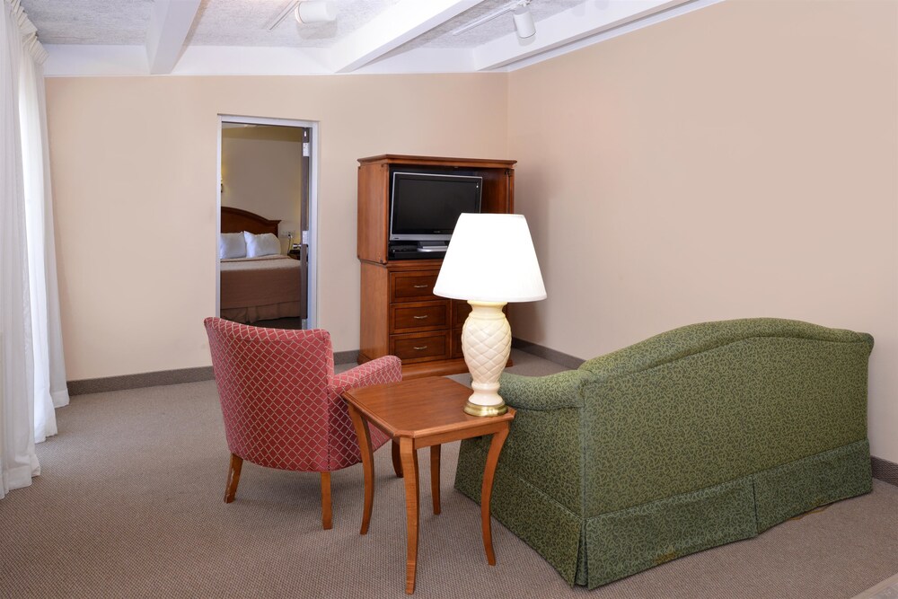 Americas Best Value Inn Campus View - photo 6
