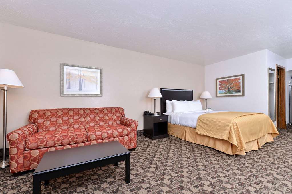 Quality Inn Vernal near Dinosaur National Monument - photo 13