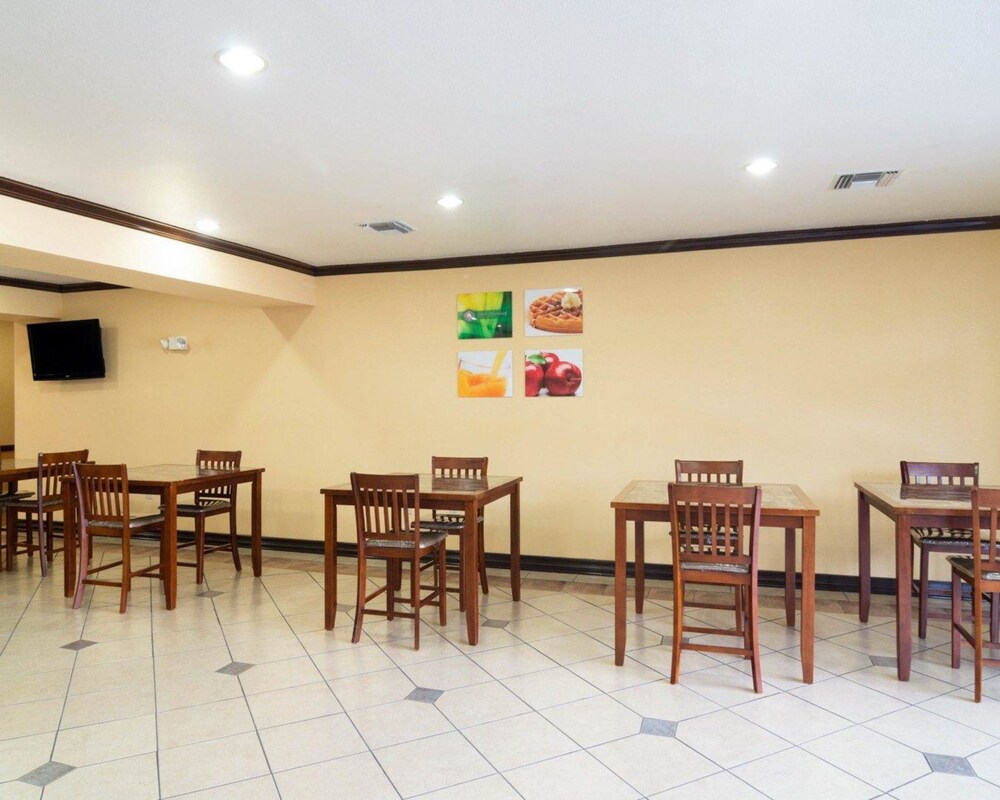 Springwood Suites Houston IAH Beltway 8 - photo 16