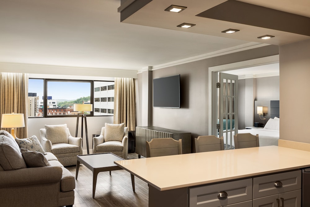 Crowne Plaza Knoxville Downtown University by IHG - photo 7