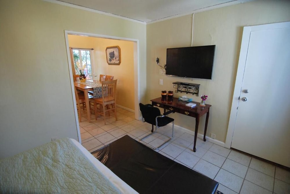 Rest Haven Motel - photo 20