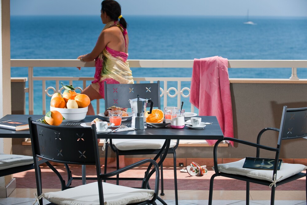 Casa Vacanze Samira — 4-Star Luxury Hotel in Mascali, Italy