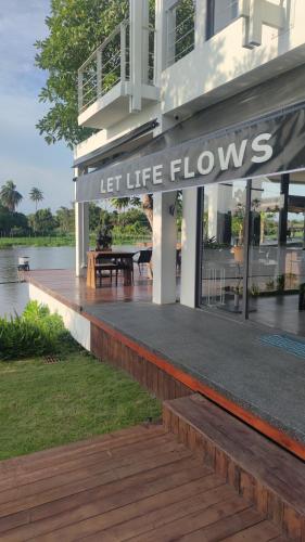 Tara Terrace Resort in Nakhon Pathom, Thailand