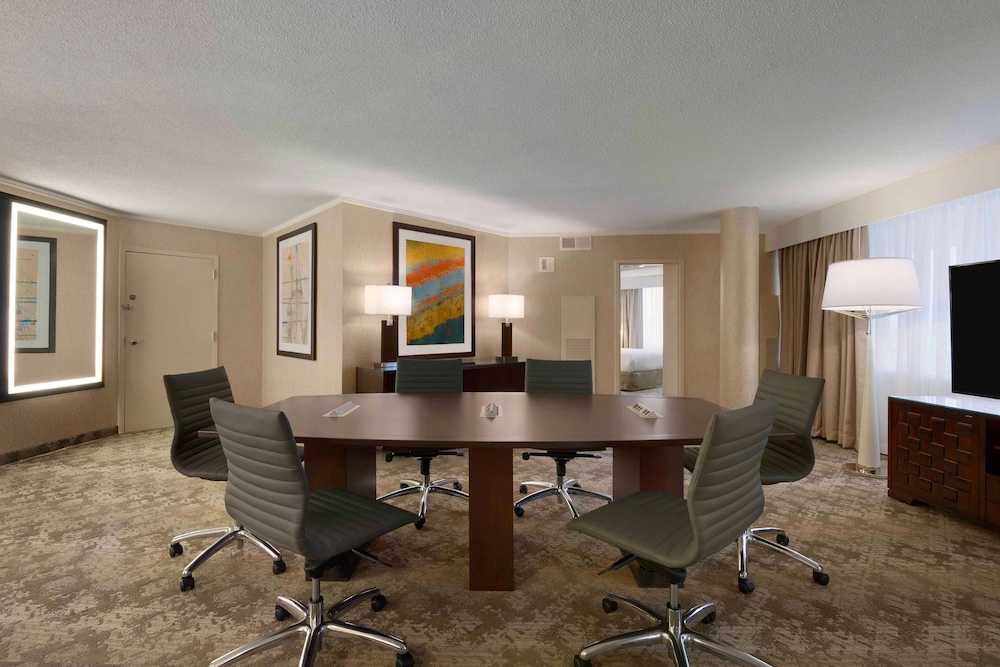 Embassy Suites by Hilton Baltimore at BWI Airport - photo 11