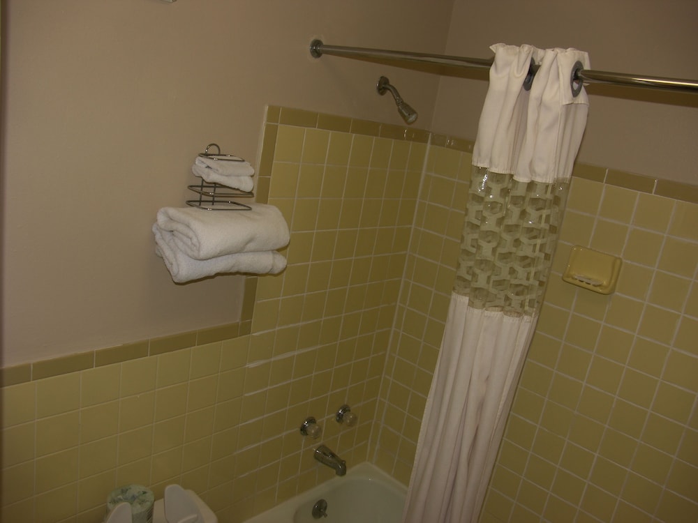 Deerwood Inn and Madison Campground - photo 18